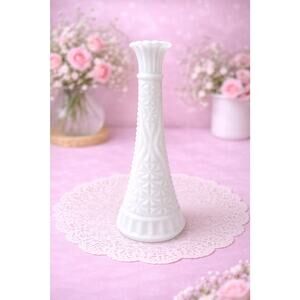 VINTAGE Anchor Hocking MCM Stars & Bars White Milk Glass 9" Retro Bud Vase